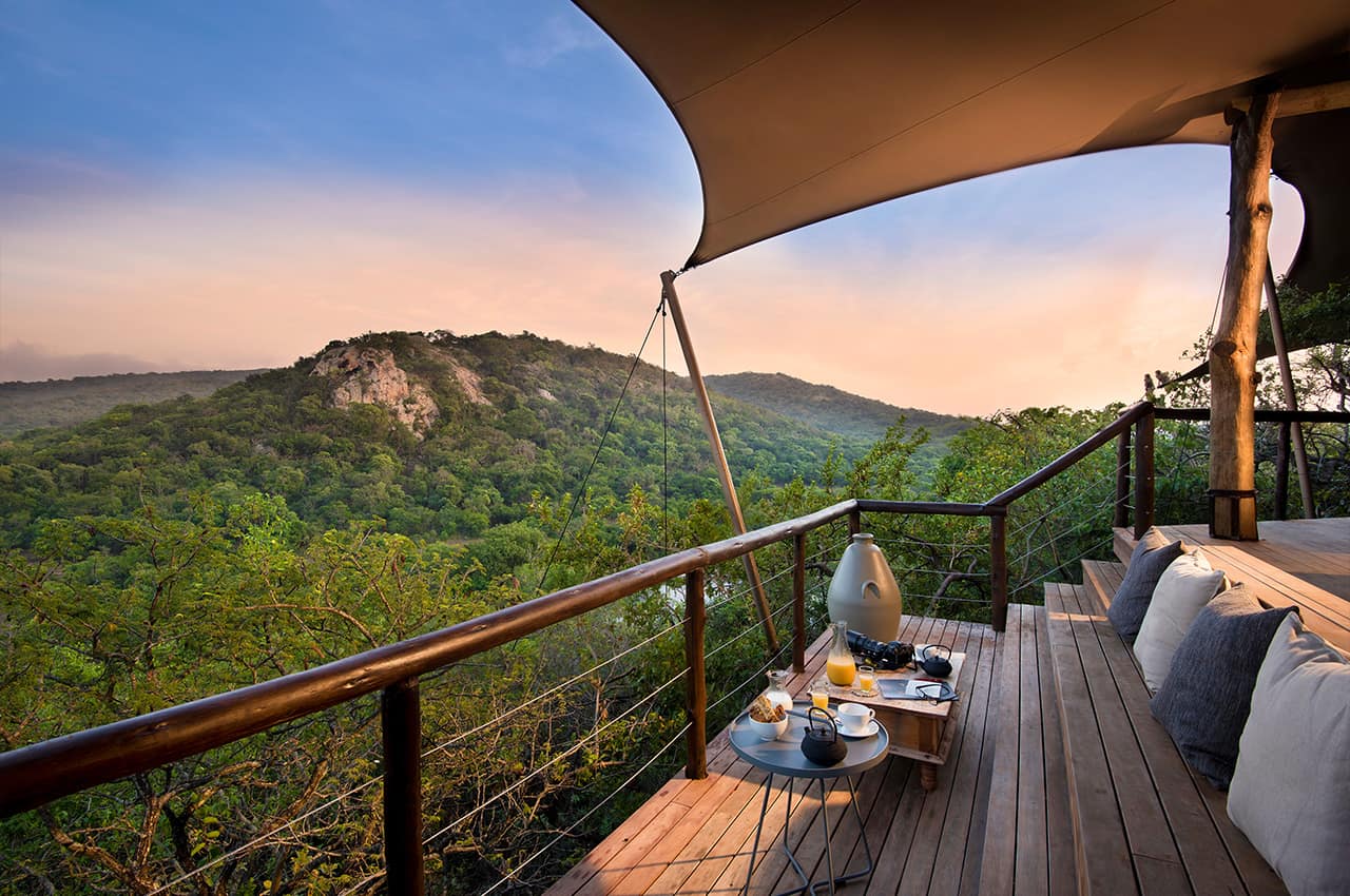 africadosul-reserva-phinda-andbeyond-phindarocklodge-deck