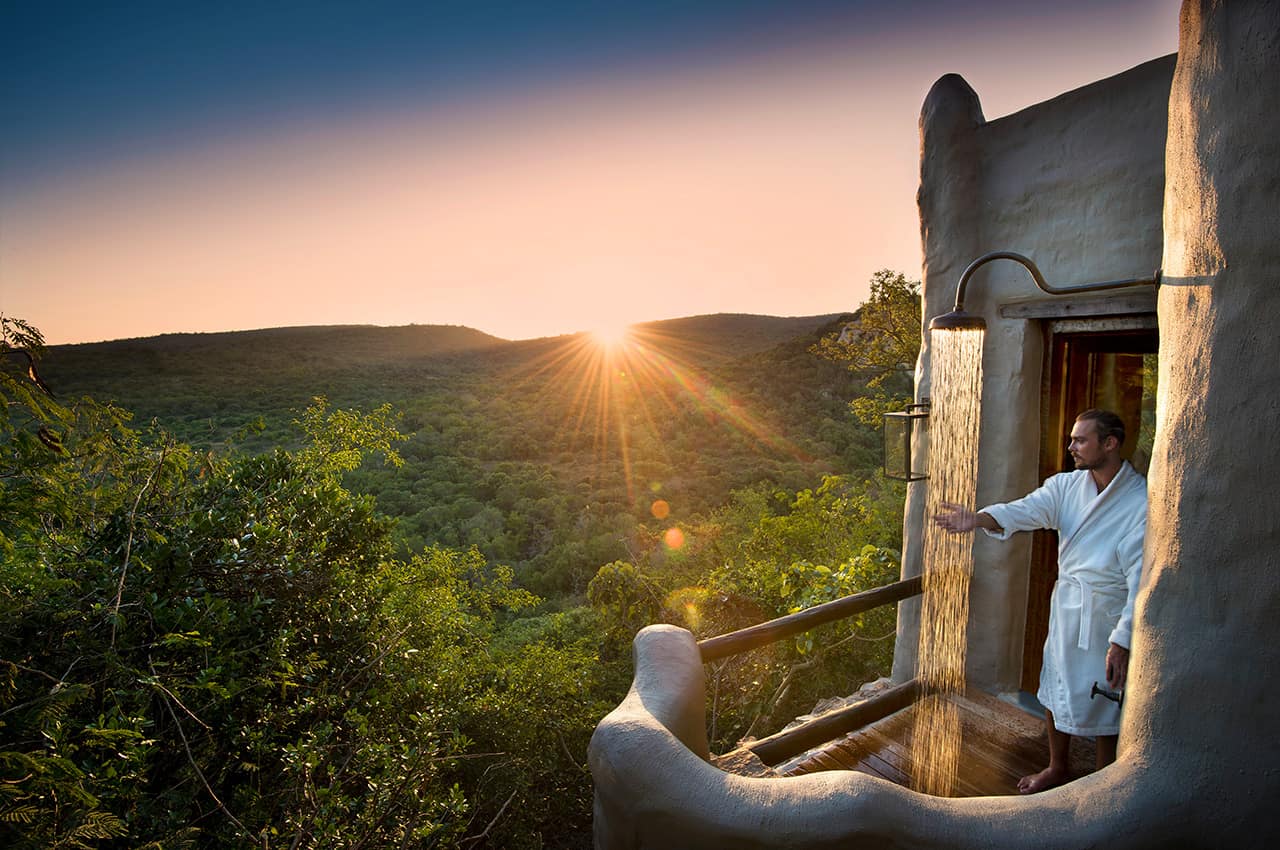 africadosul-reserva-phinda-andbeyond-phindarocklodge-suite-chuveiro-externo