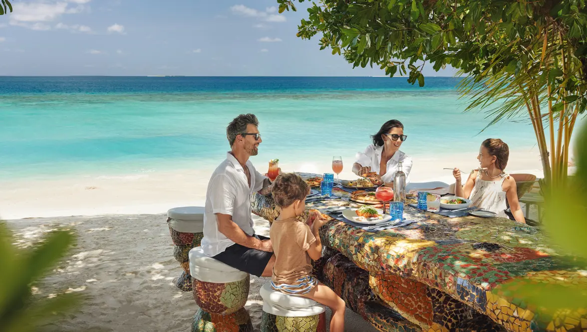 joali-maldives-tropicana-table_1176px