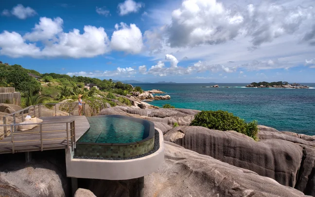 2_Spa_with_pool_view