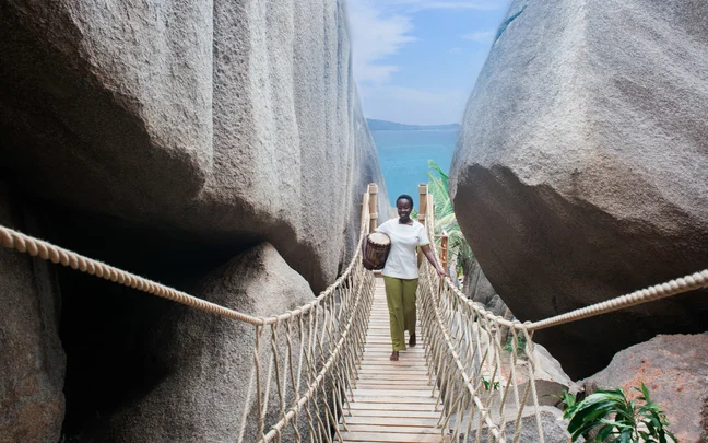 Six_Senses_Spa_rope_bridge