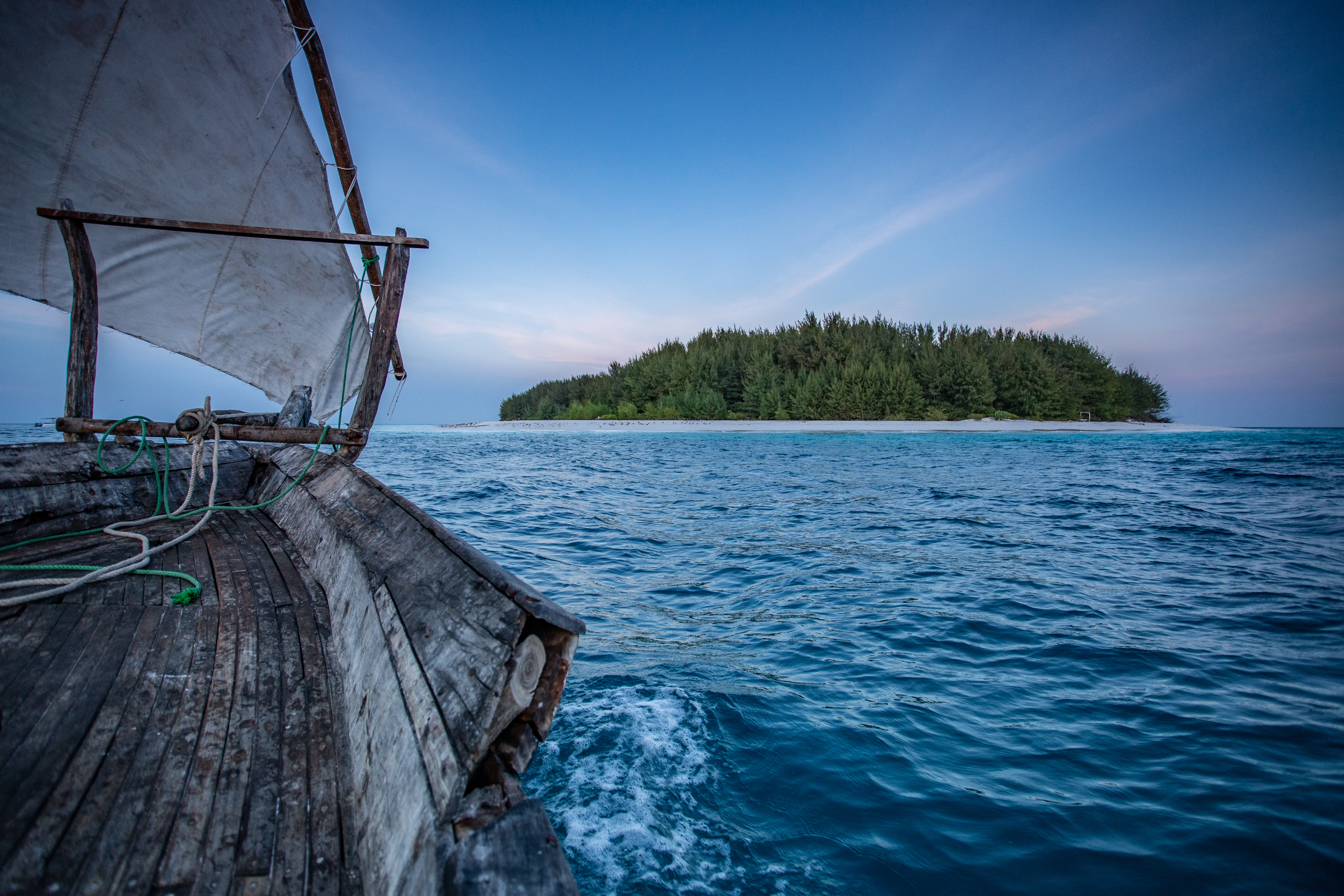 Zanzibar-Mnemba-Island-sunset-Dhow-cruise _1_