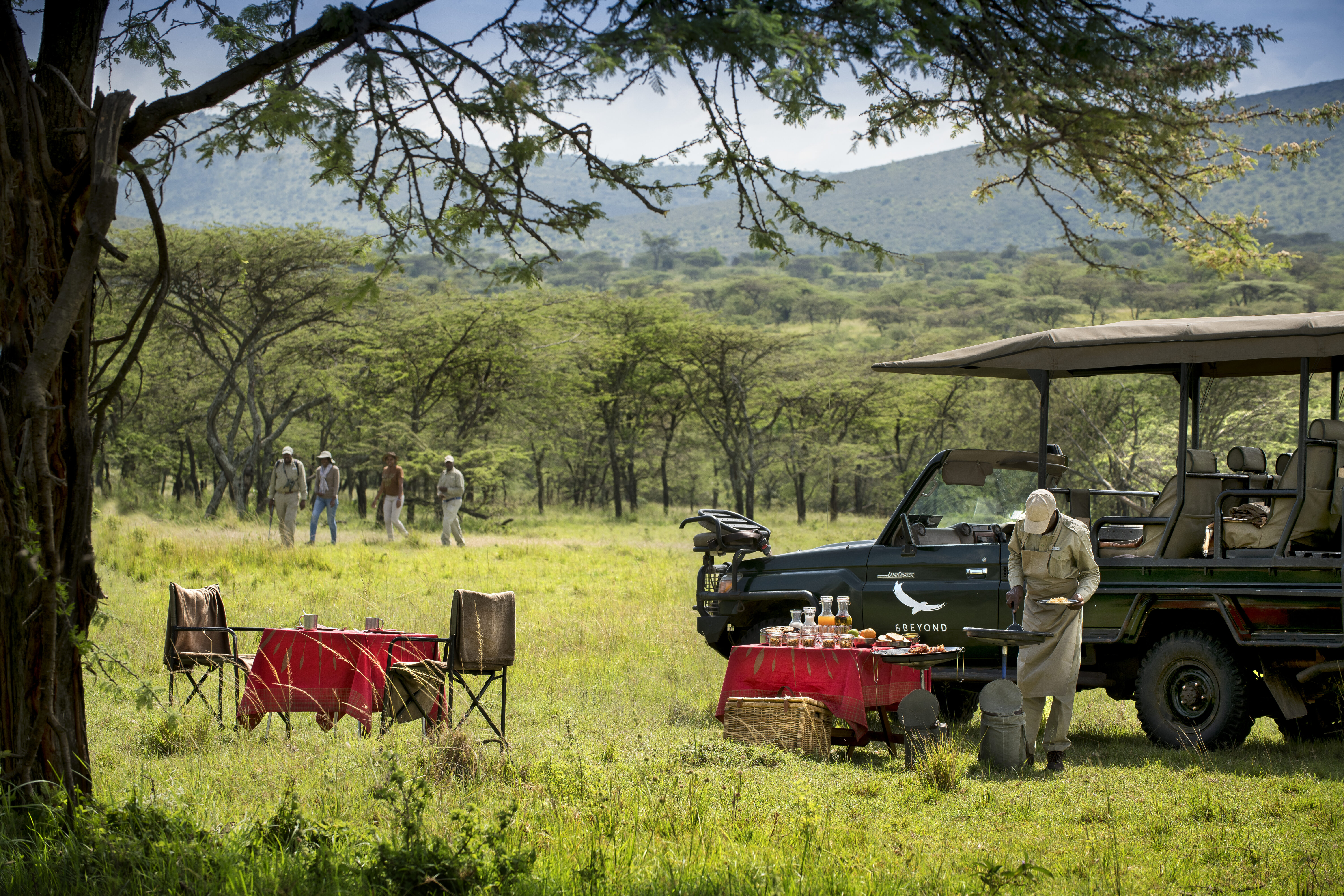 Tanzania-Kleins-Camp-Guest-delight-bush-and-rangers-breakfast-(6)