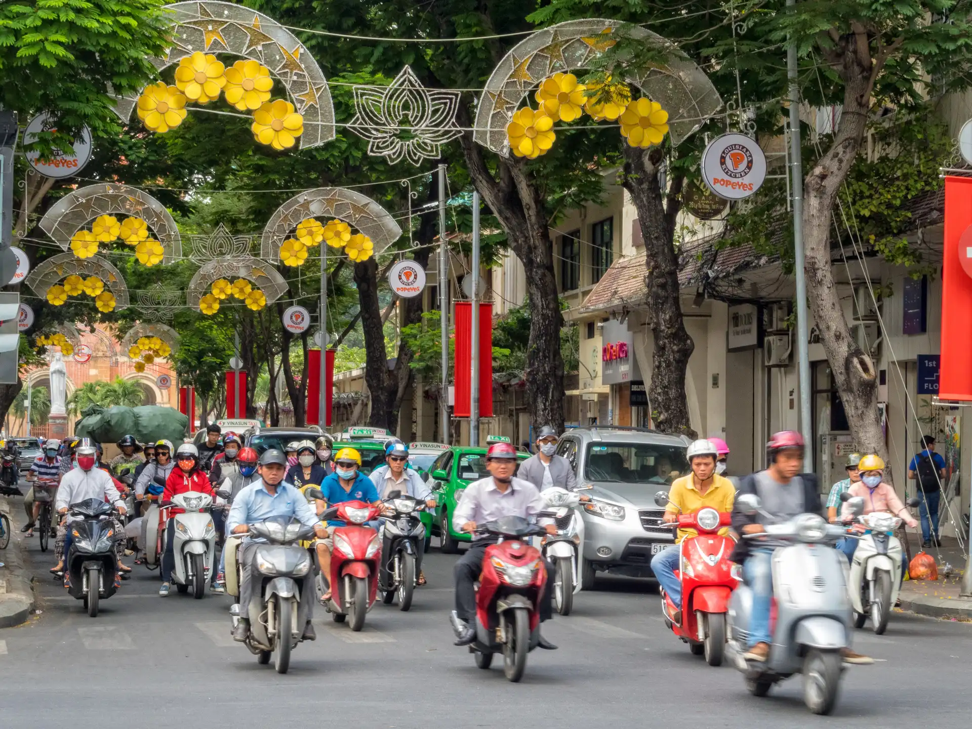 Explore_the_history_of_Dong_Khoi_Street